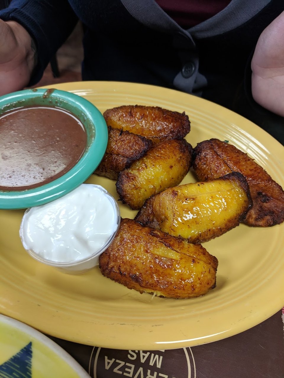 Platanos Fritos Crema Y Frijoles